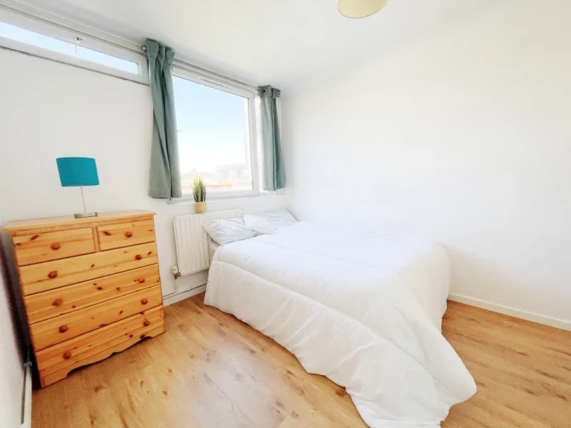 Room Cable Street in Greater London