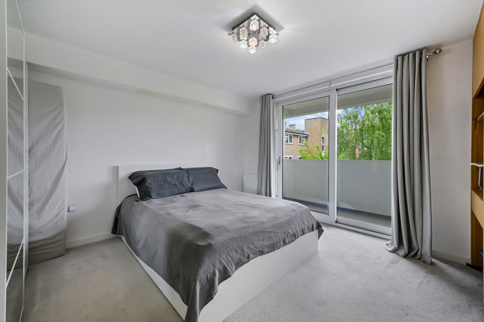 Flat Carlton Drive in Greater London