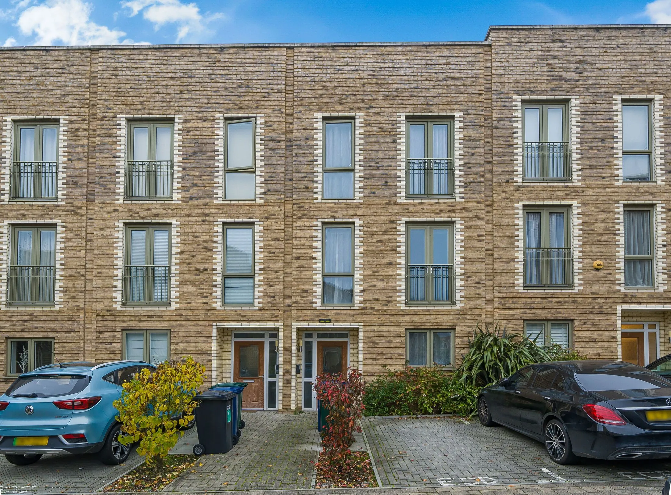 House Rowen Avenue in Greater London