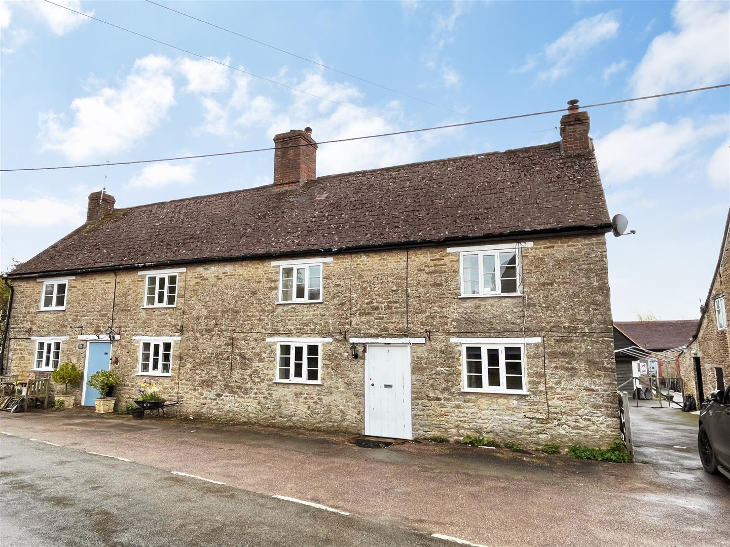 House Golden Hill in Stourton Caundle