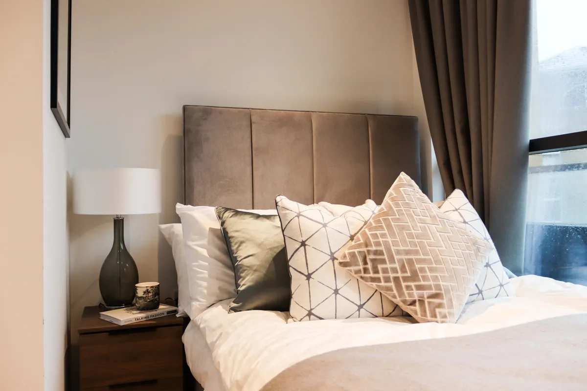 Flat Montrose Crescent in Greater London