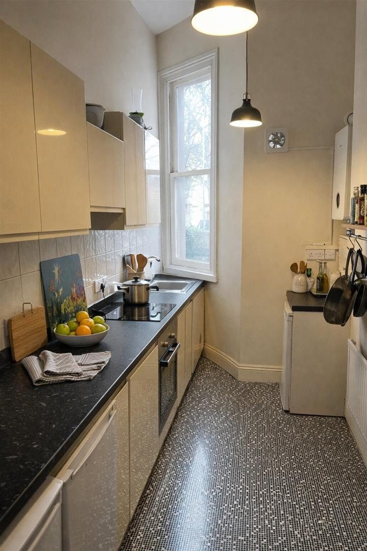 Room Sunderland Place in Bristol