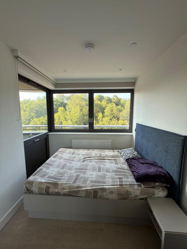 Room High Road Wembley in Greater London