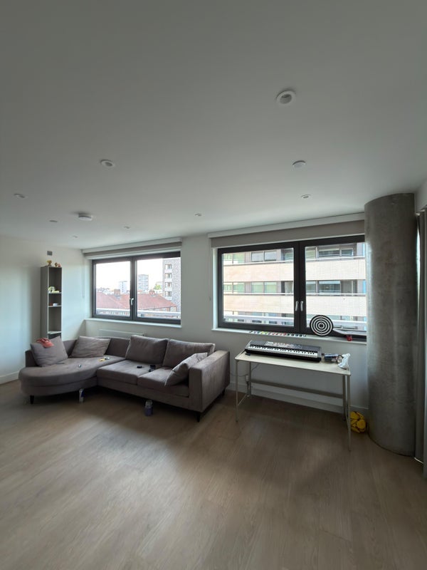 Room High Road Wembley in Greater London