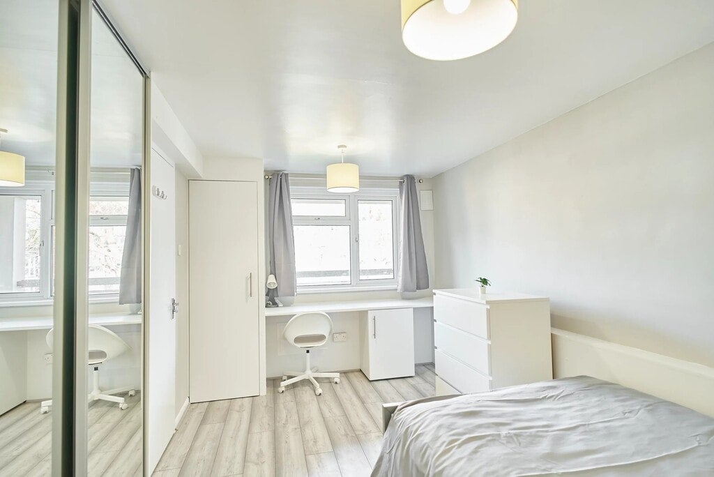 Room Whitton Walk in Greater London