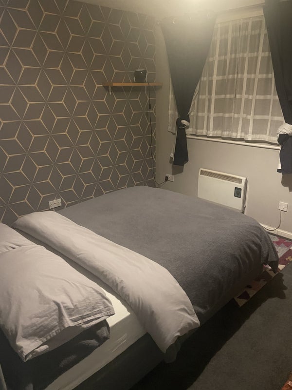 Room Velour Close in Salford