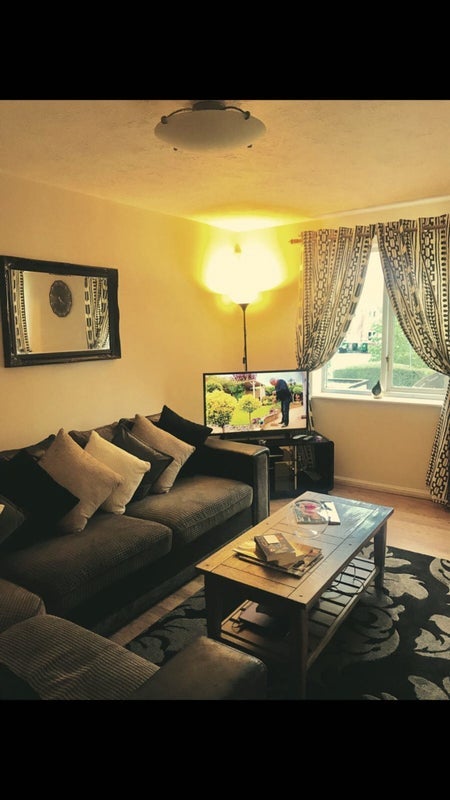 Room Velour Close in Salford