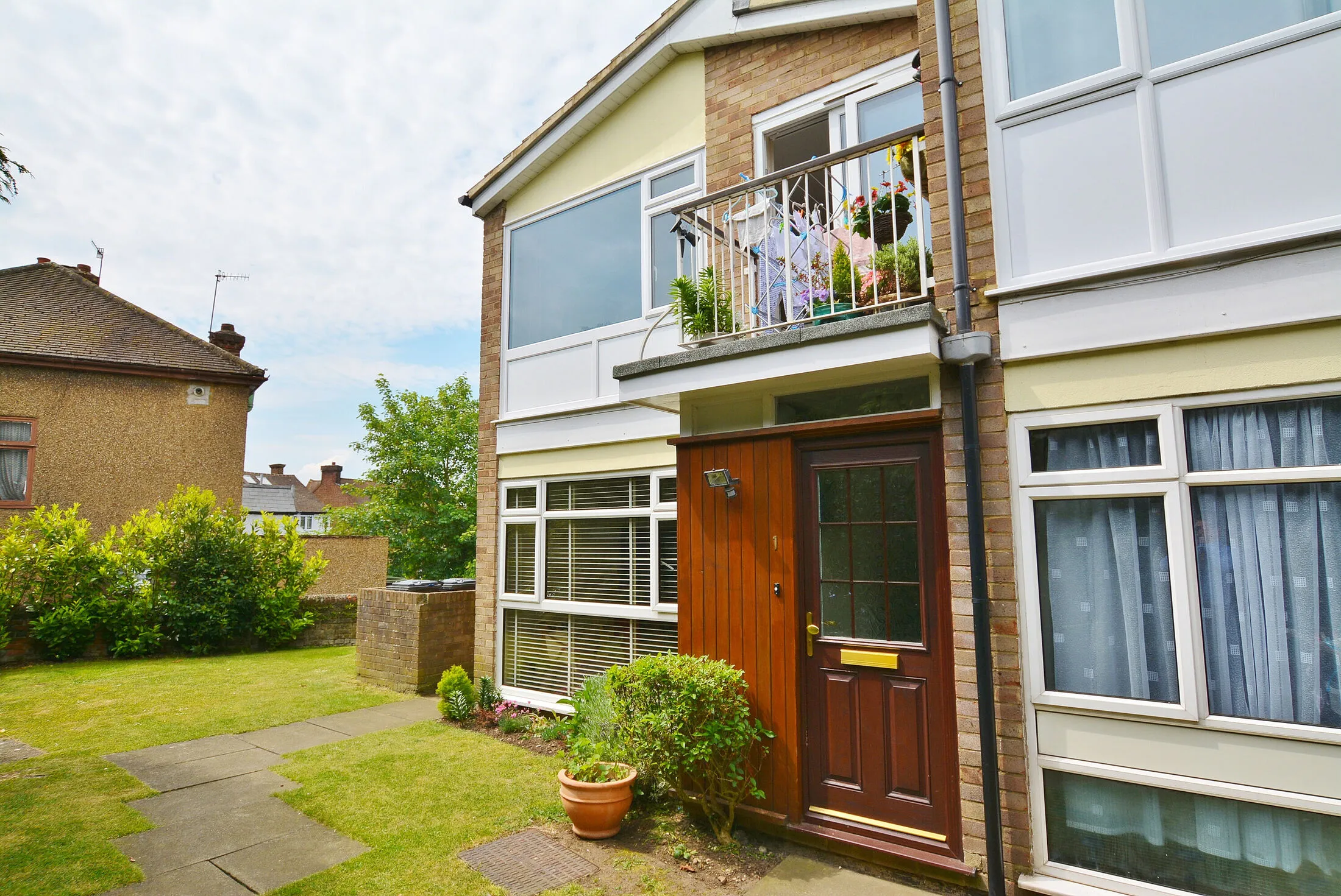 Flat Aldenham Road in Bushey