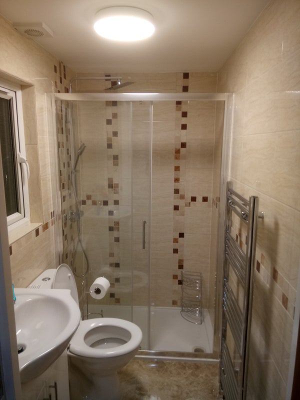 Room Altmore Avenue in Greater London