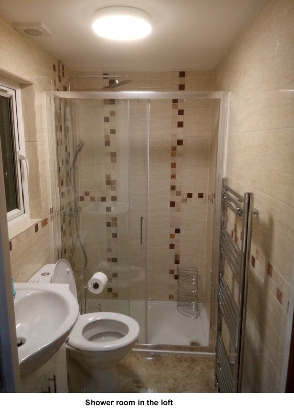 Room Altmore Avenue in Greater London