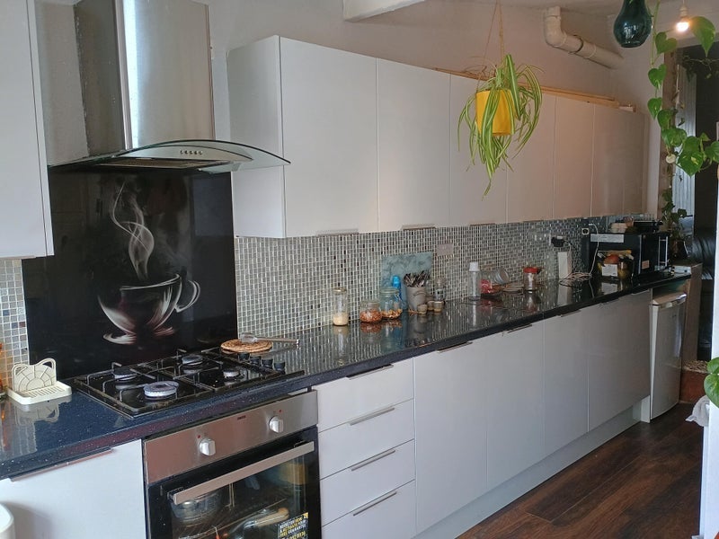 Room Altmore Avenue in Greater London
