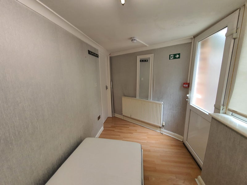 Room Mollison Way in Greater London
