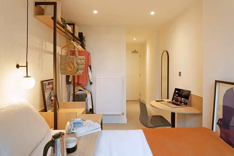 Room River Street in Manchester