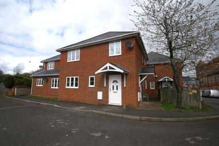 Flat Station Approach in Ludgershall