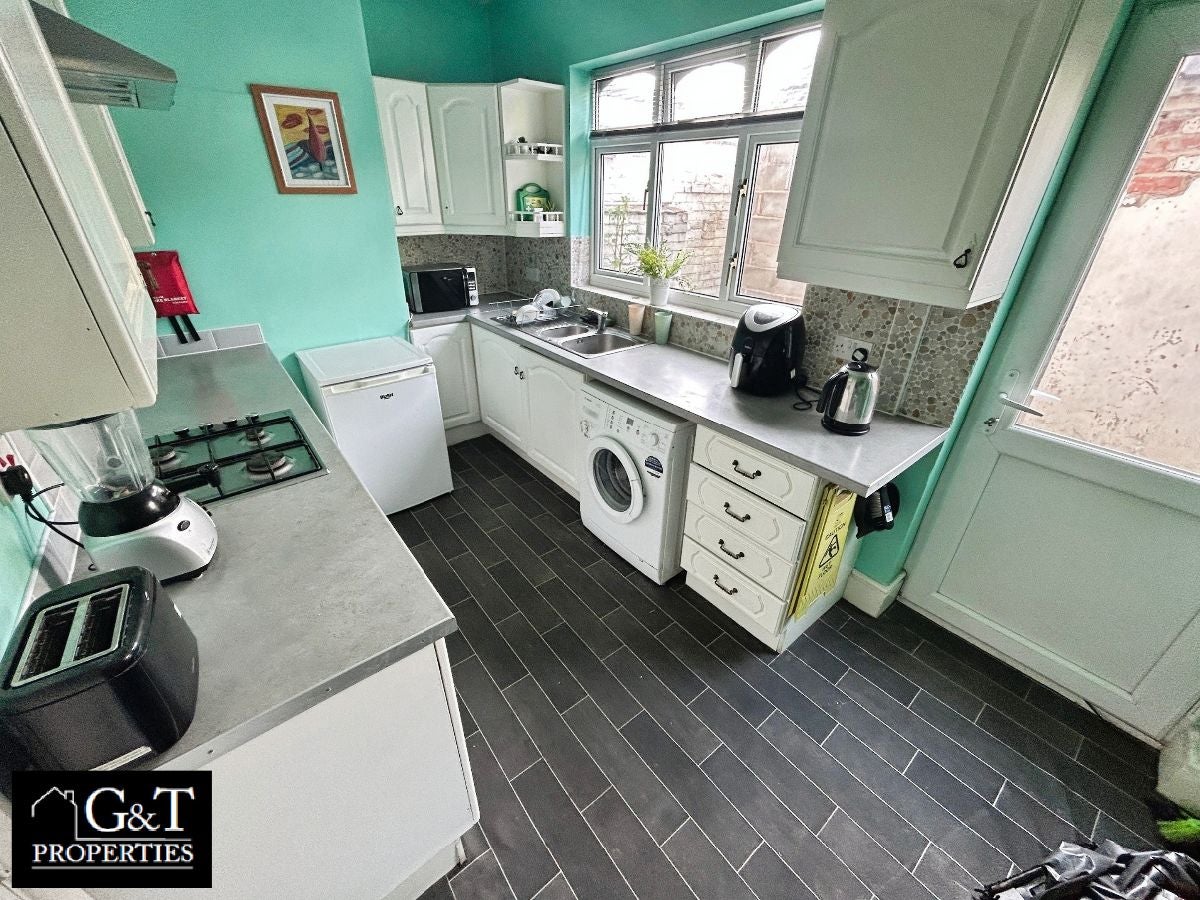 Room Maypole Hill in Dudley