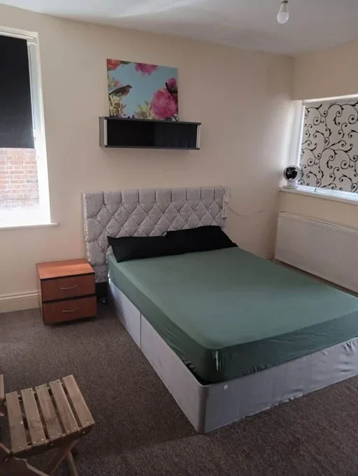 Room Grenfell Road in Greater London