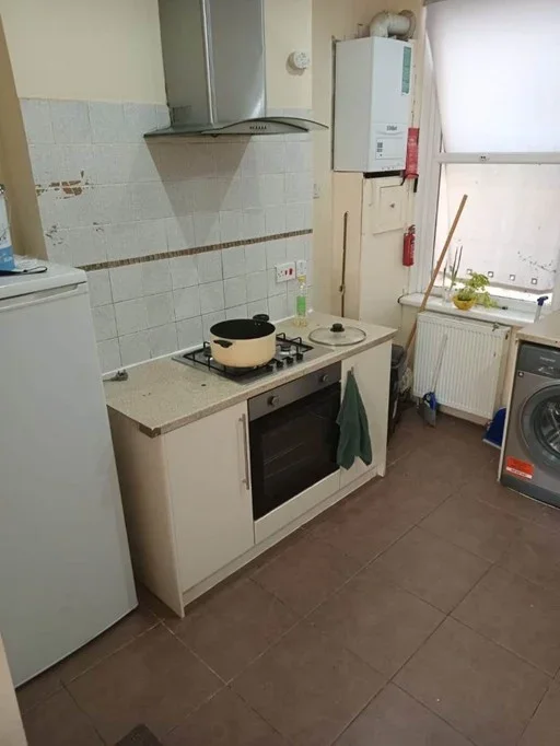 Room Grenfell Road in Greater London