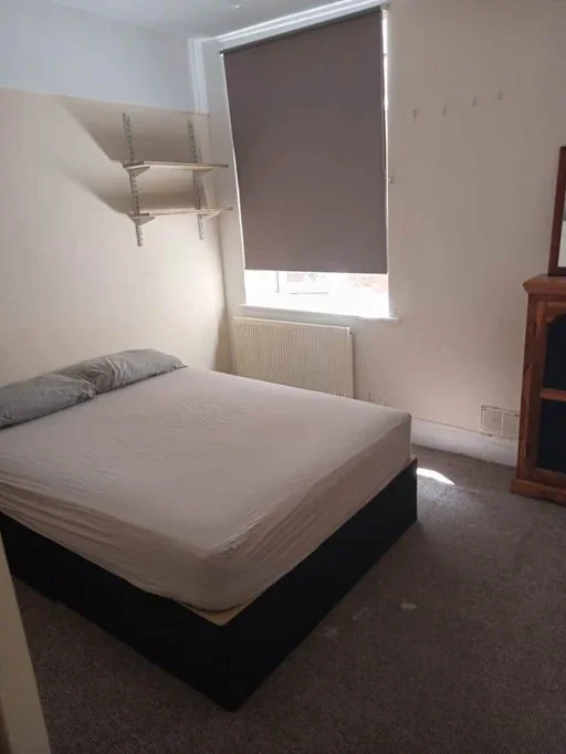 Room Grenfell Road in Greater London