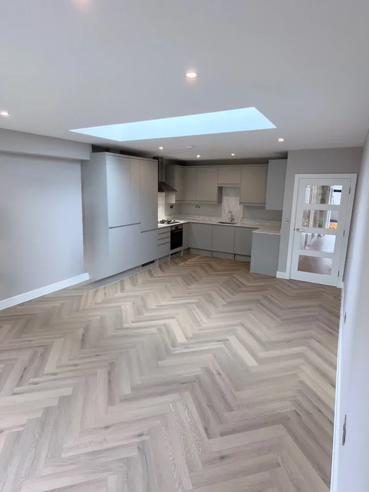 Flat Park Avenue North in Greater London