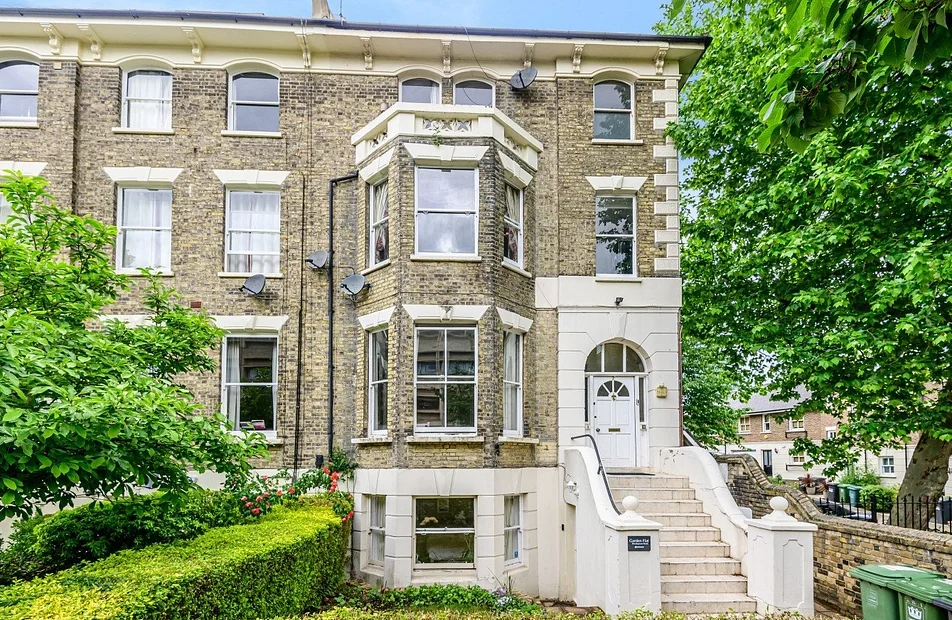 Flat Breakspears Road in Greater London