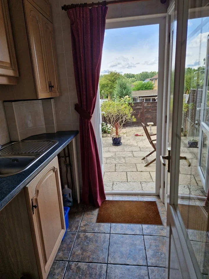 House Oundle Road in Thrapston