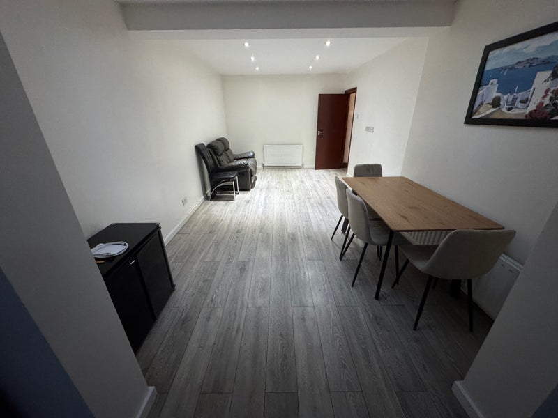 Room Westward Road in Greater London