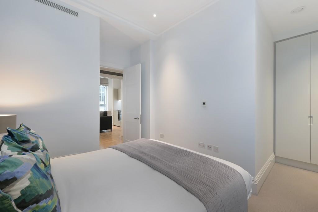 Flat Mortimer Street in City of Westminster