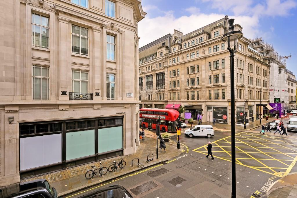 Flat Mortimer Street in City of Westminster