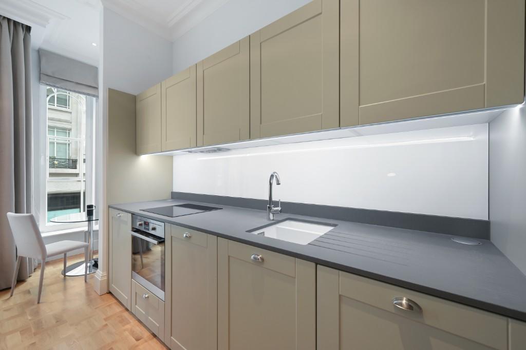Flat Mortimer Street in City of Westminster