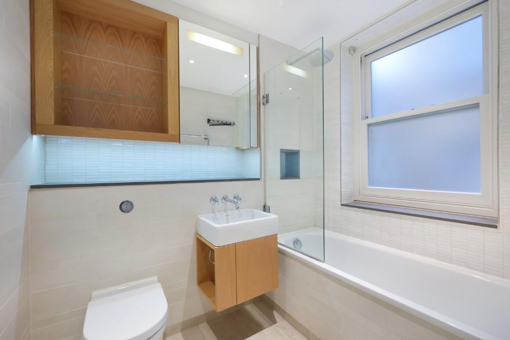 Flat Mortimer Street in City of Westminster