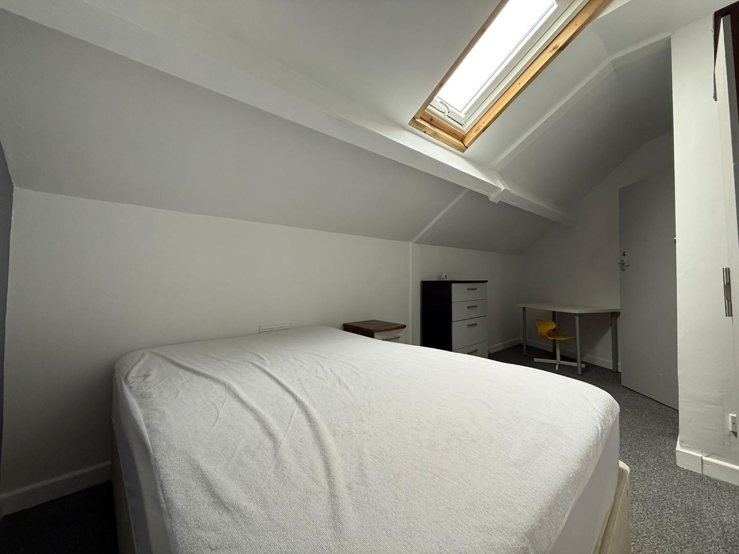 Room Sydney Street in Plymouth