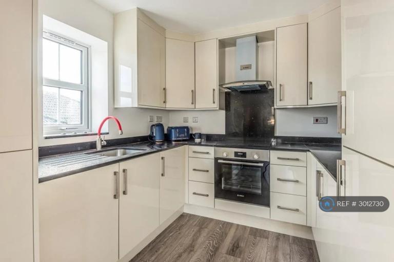 Flat Kitchener Road in High Wycombe