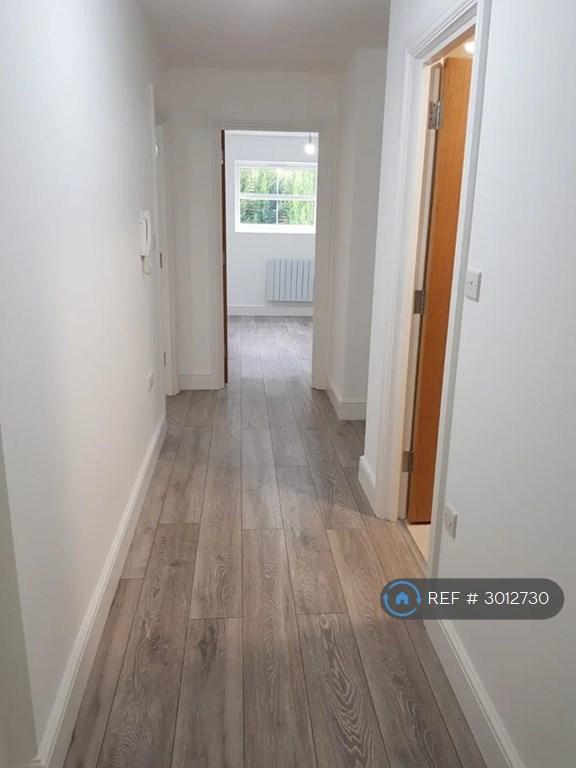 Flat Kitchener Road in High Wycombe
