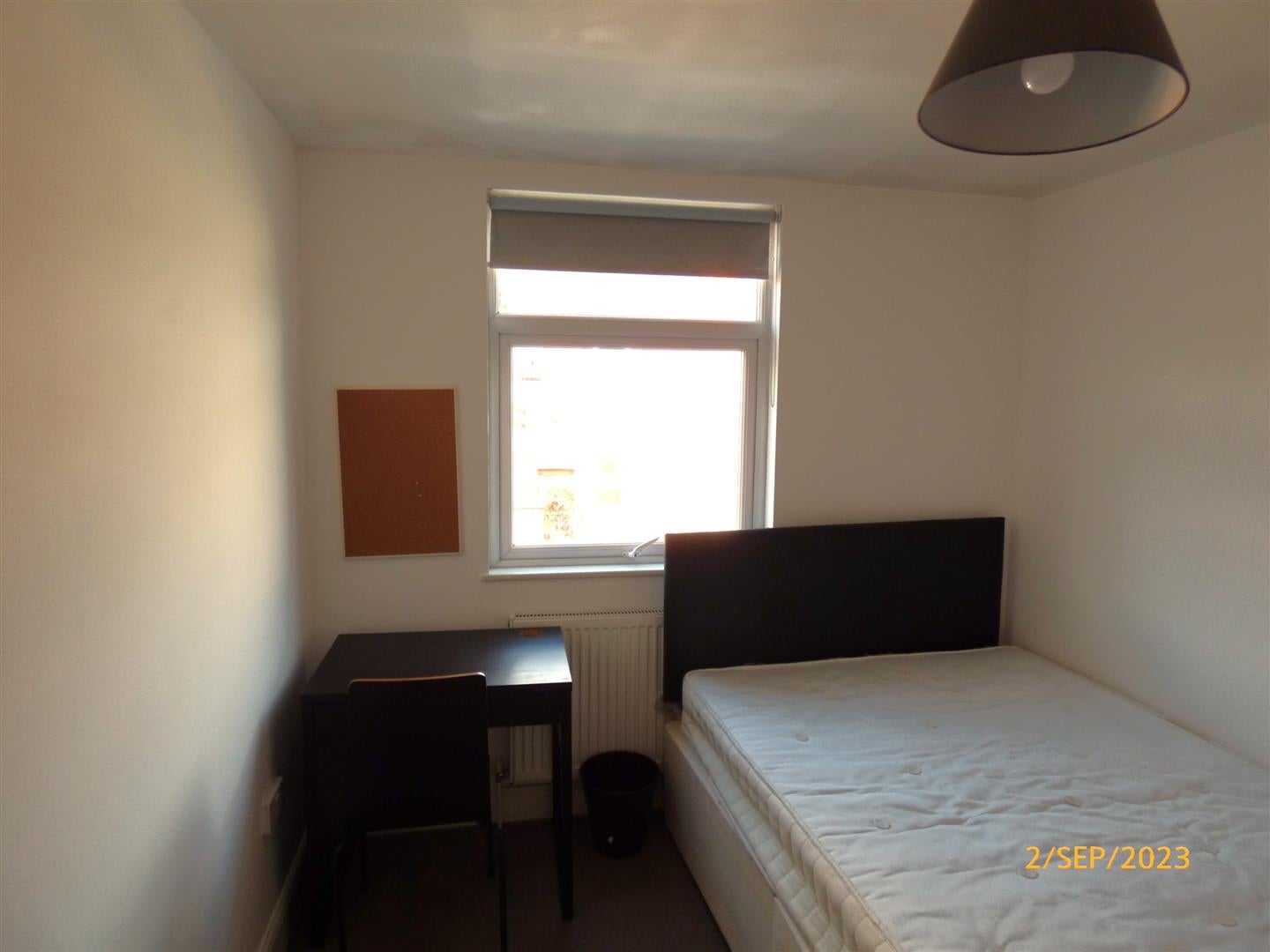 Room Glasgow Street in Northampton