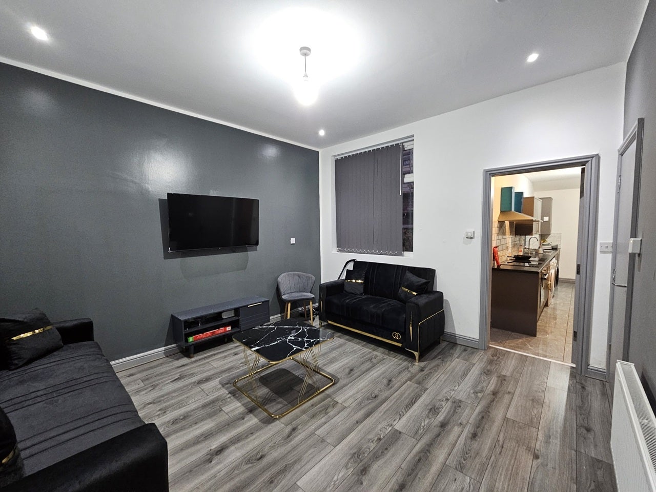 Room Landcross Road in Manchester
