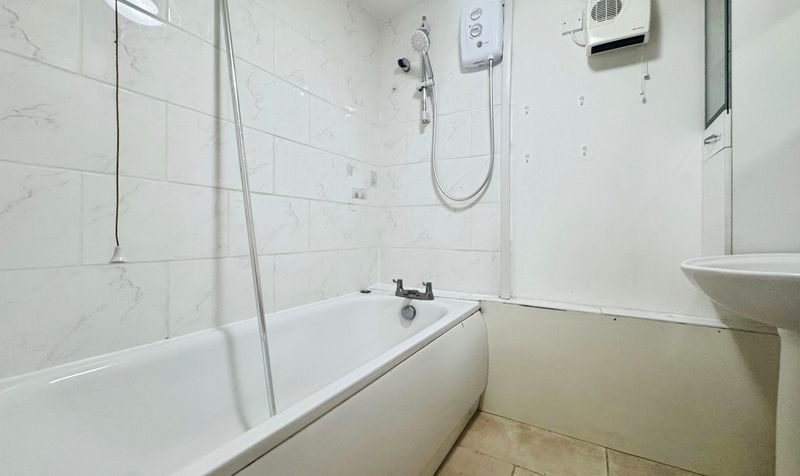 Flat Eleanor Way in Waltham Cross