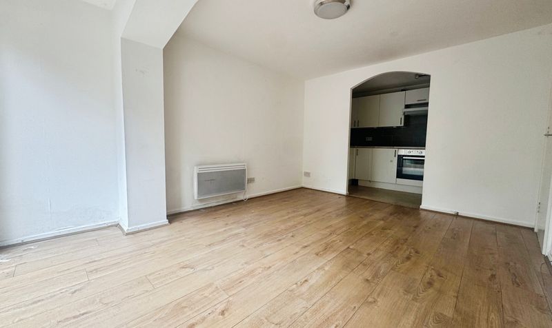 Flat Eleanor Way in Waltham Cross