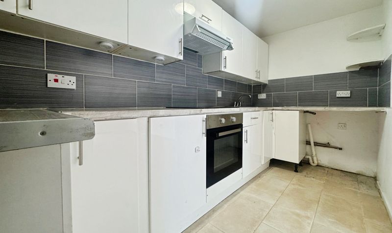 Flat Eleanor Way in Waltham Cross