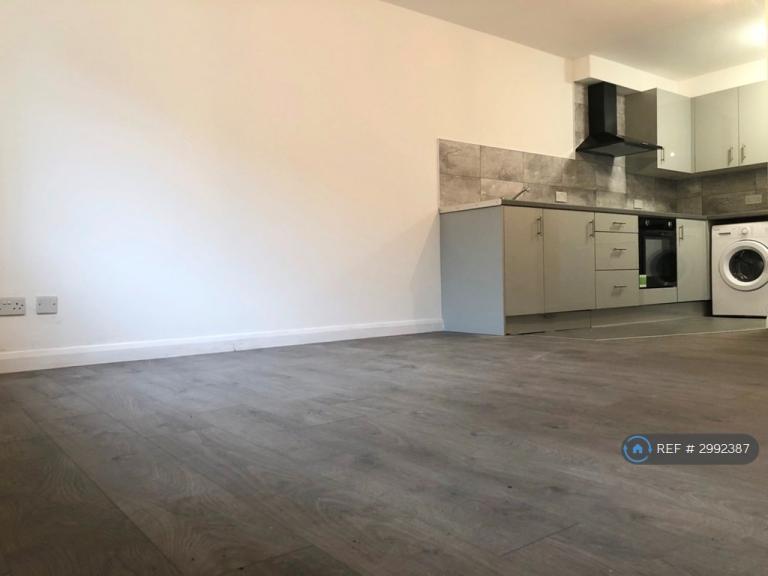 Flat Willoughby Court in Peterborough