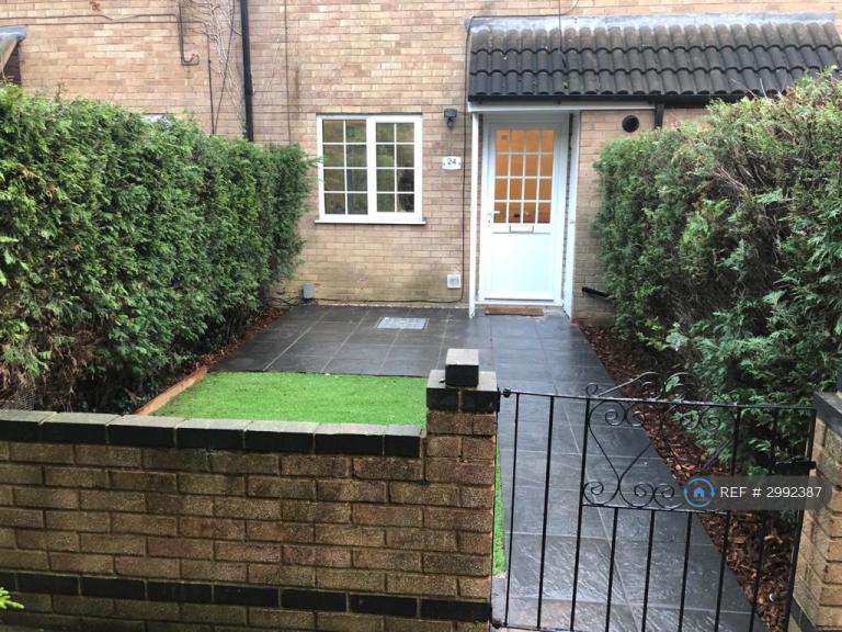 Flat Willoughby Court in Peterborough