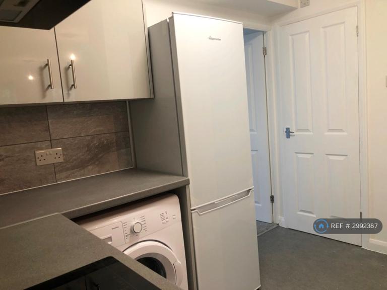Flat Willoughby Court in Peterborough