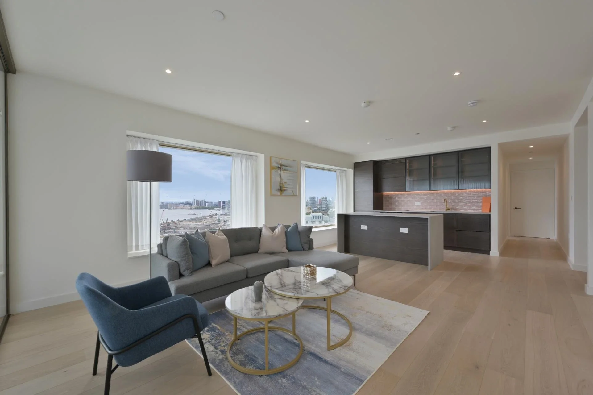 Flat Riverside Walk in Greater London