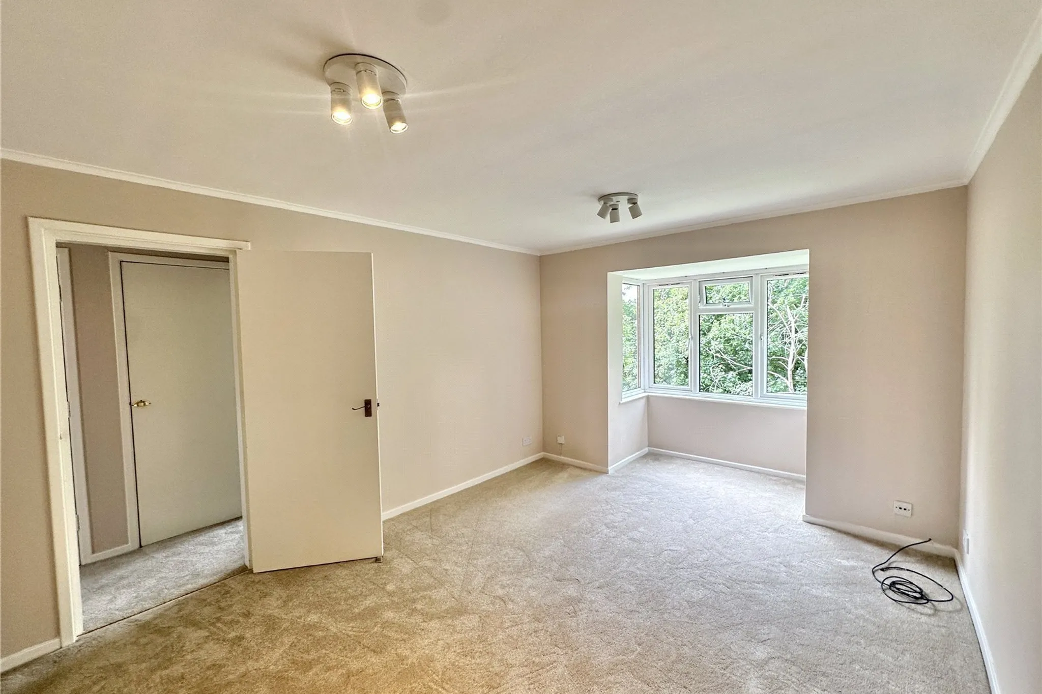 Flat Newberries Avenue in Hertsmere