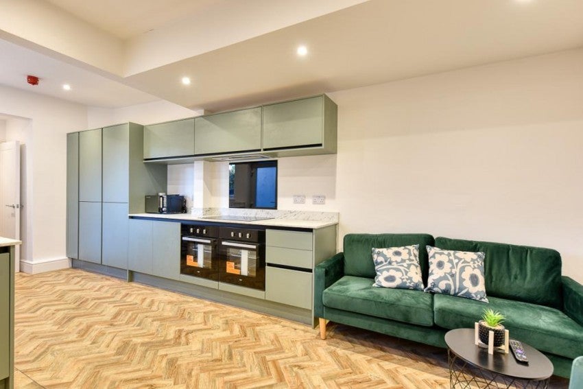 Room Chestnut Grove in Nottingham