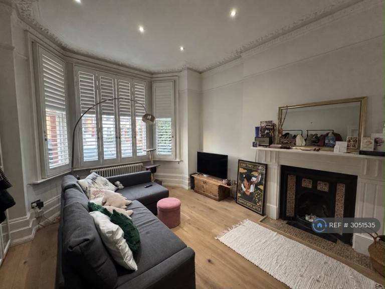 Flat Longley Road in Greater London