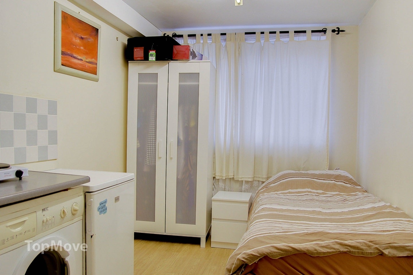 Room Glamorgan Close in Greater London