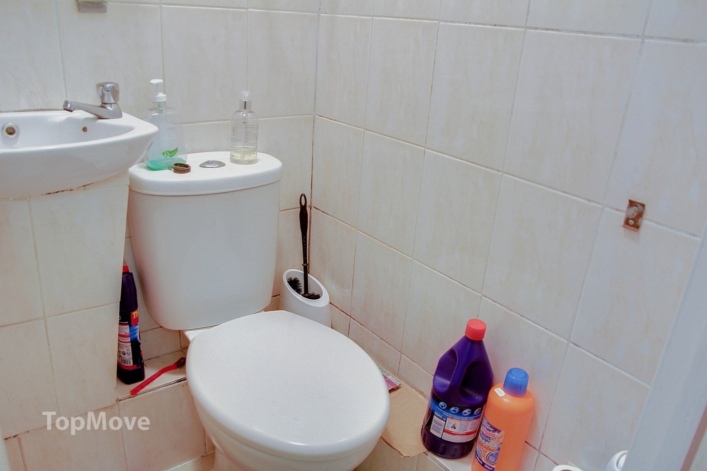 Room Glamorgan Close in Greater London