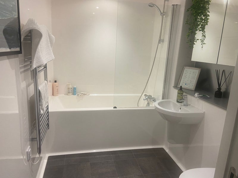 Room Clippers Quay in Salford