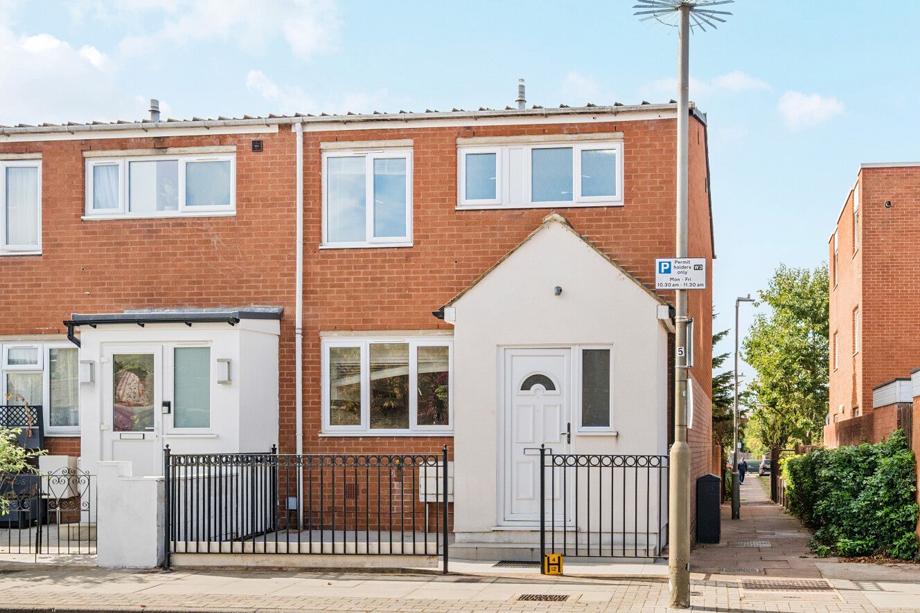 House Kingham Close in Greater London