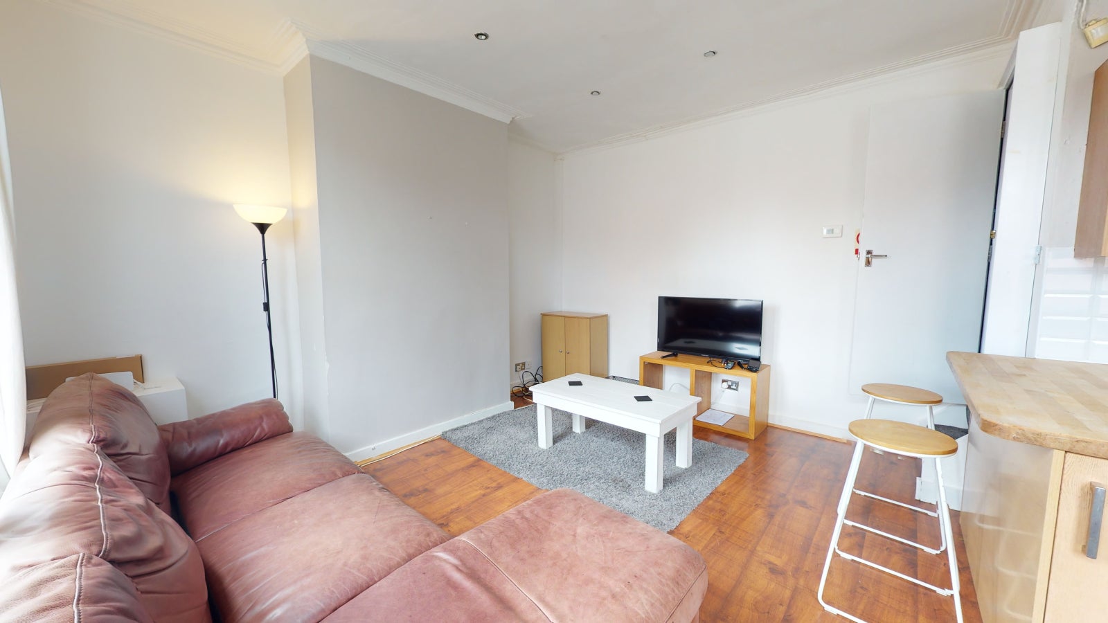 Room Hessle Place in Leeds